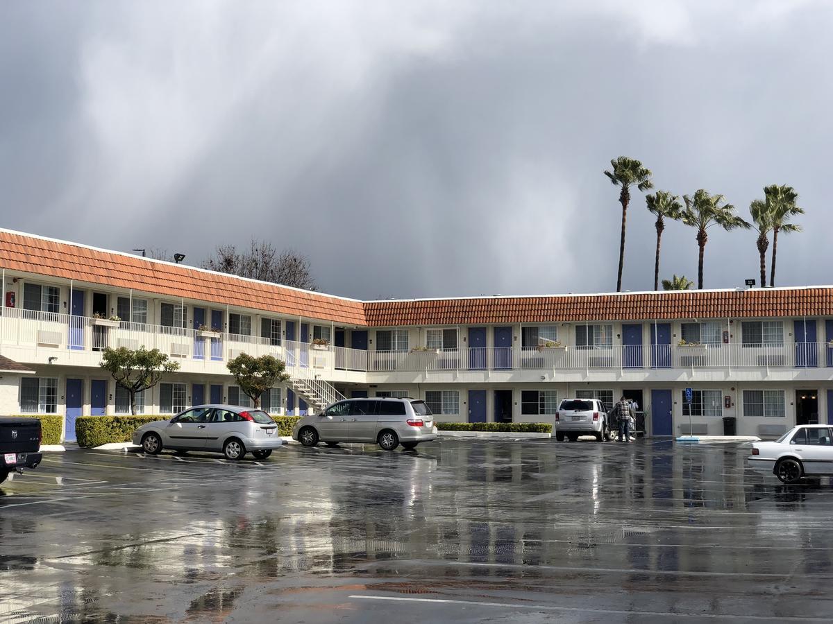 Gilroy Inn Экстерьер фото